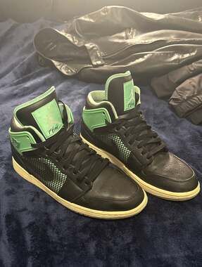 Air Jordan 1 Retro '89 'Green Glow' - 599873 033